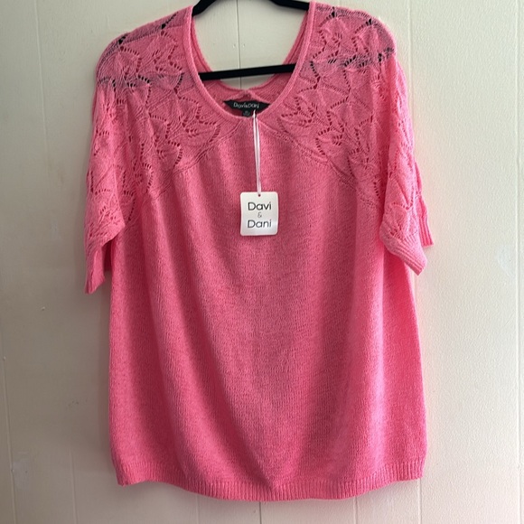 Beautiful pink sweater light weight . - Picture 2 of 8